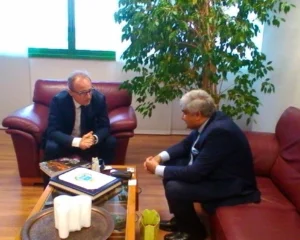 schiuma e ambasciatore
