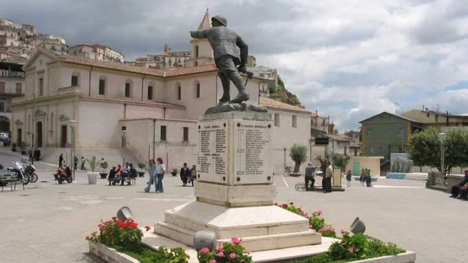 monumento_ai_caduti_tursi