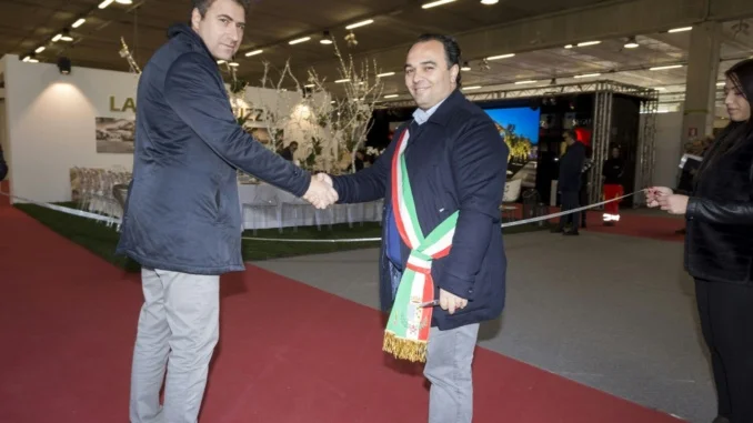 gravina-una-scena-dellinaugurazione-assessore-santomasi-e-gianni-giuliani-della-organizzazione