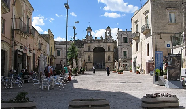 piazza-del-sedile-materainside