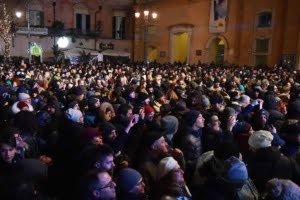 in migliaia in piazza per salutare il 2017 la capitale europea della cultura si prepara per il 2019 1 asca