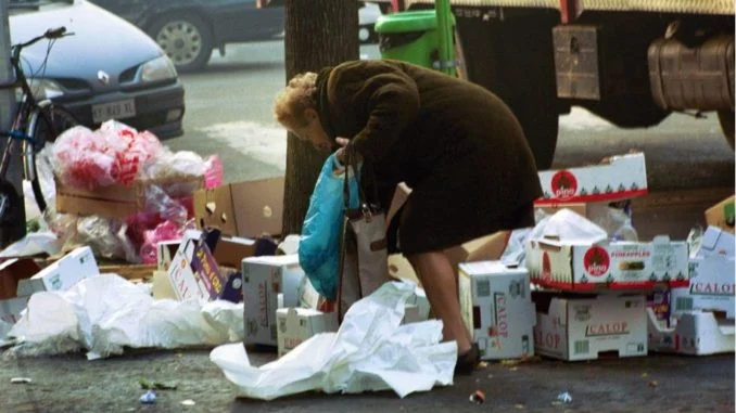 poveri anziani anziana