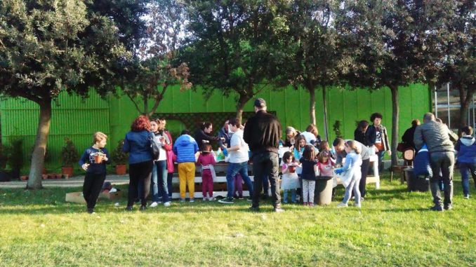 famiglie in giardino