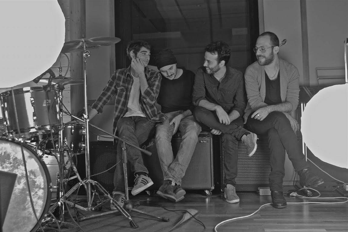 IL BASSISTA DEGLI AFTERHOURS DELLERA ALLA MASSERIA OSPITALE PER LA PRESENTAZIONE UFFICIALE DI RAMI, DISCO D'ESORDIO DEI SALENTINI NOON