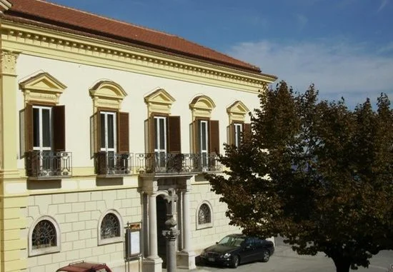 palazzo_giliberti_sede_del_municipio_moliterno