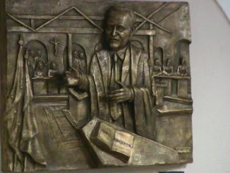 PISTICCI: LA SALA CONSILIARE E UN’OPERA D’ARTE PER RICORDARE L’ONOREVOLE NICOLA CATALDO. FOTO E VIDEO