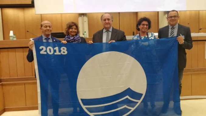 la delegazione di Roseto Capo Spulico alla consegna della Bandiera Blu