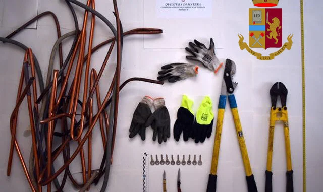 foto arresti per furto di rame