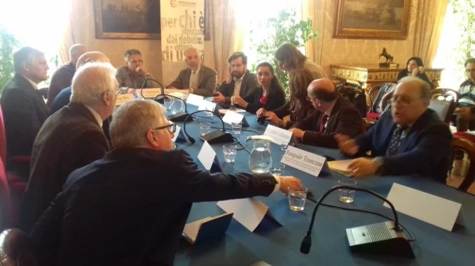 Un momento della tavola rotonda della Conferenza internazionale usura