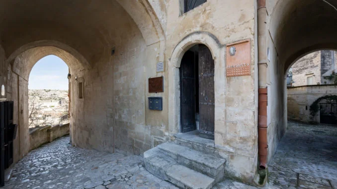 ingresso Palazzo Bronzini sede del Circolo La Scaletta (1)