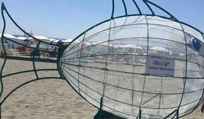 pesce mangia plastica 2