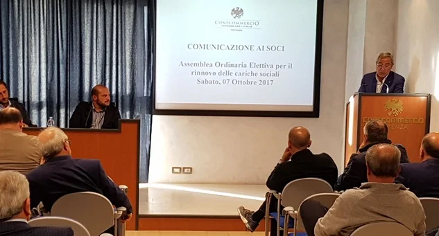 assemblea confcommercio con presidente de mare