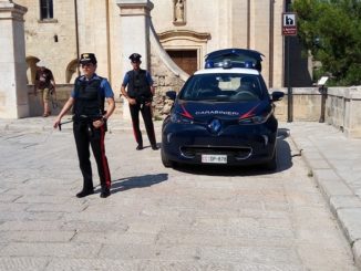 matera: truffano un assicuratore spacciandosi per appartenenti alle forze dell’ordine. i carabinieri denunciano due uomini originari di napoli 63 auto elettrica radio laser news matera potenza puglia basilicata