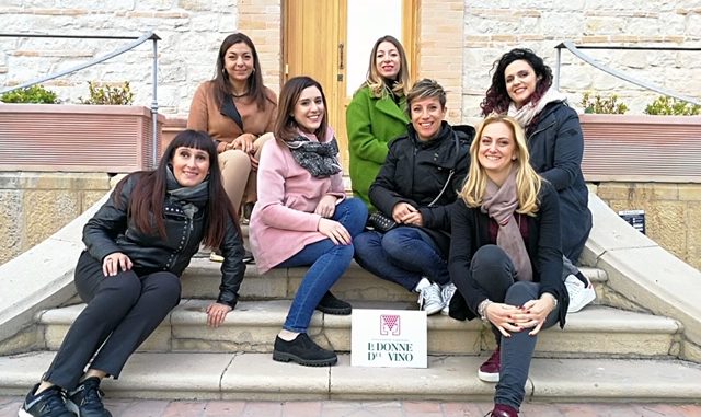 foto donne del vino