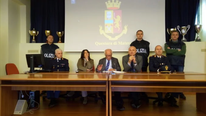 conferenza stampa maltrattamento bambini (1)