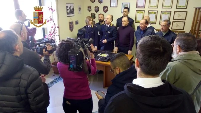 conferenza stampa cattura rapinatore