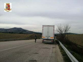 rinvenuto dalla polizia semirimorchio furgonato rapinato nel foggiano 16 semirimorchio radiolaser news matera potenza puglia basilicata