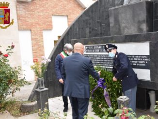 la polizia ricorda con una corona alla memoria giovanni saponara, ucciso dalle brigate rosse nel 1976