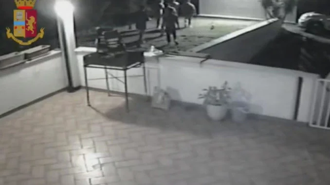 Turiste violentate: stupro di gruppo, erano in otto