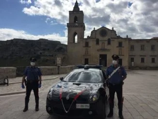 MATERA: SI FINGONO APPARTENENTI AD UN’ASSOCIAZIONE PER IL SOSTEGNO ALLA RICERCA CONTRO LA S.L.A. E DERUBANO UNA FAMIGLIA. I CARABINIERI ARRESTANO DUE BADANTI DI ORIGINE GEORGIANA