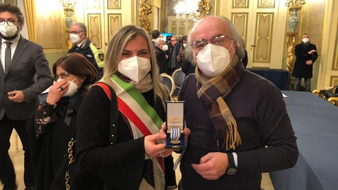 Consegna medaglia d'onore (2)