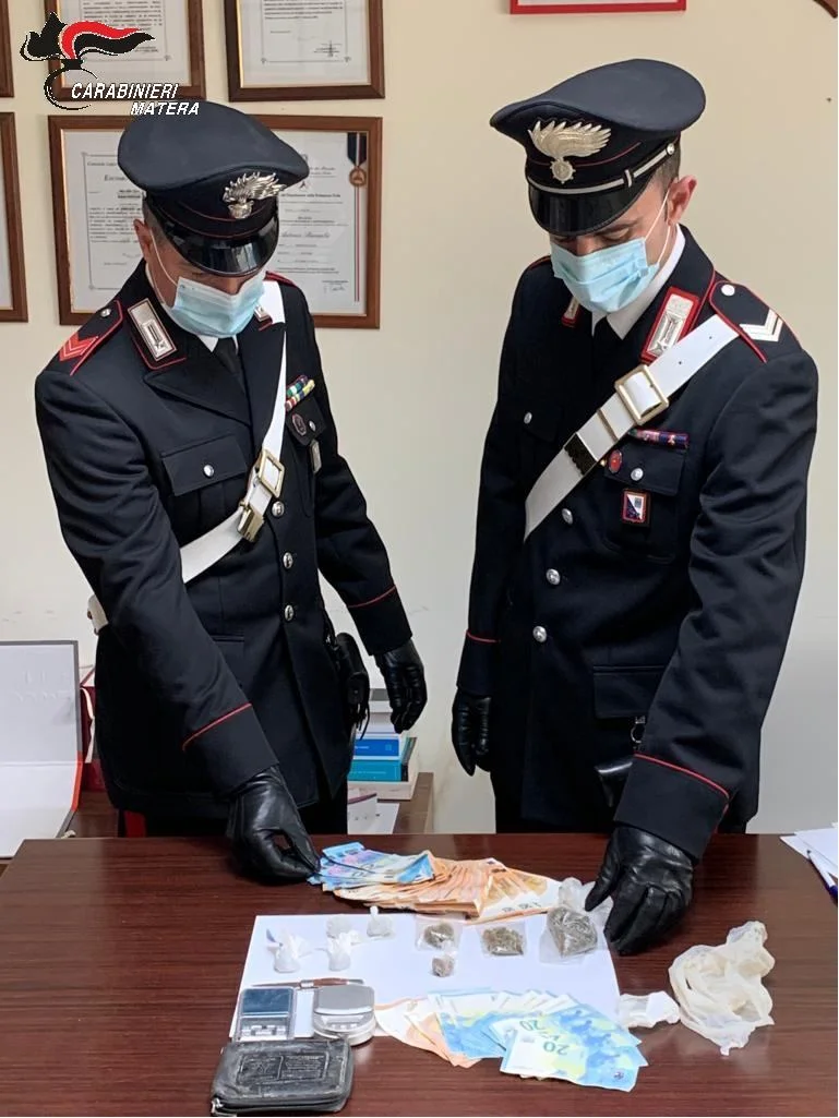 SCANZANO JONICO (MT): SORPRESO CON DROGA A CASA: I CARABINIERI ARRESTANO 36ENNE