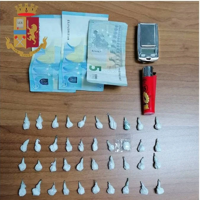Arresto un 23enne per spaccio di sostanze stupefacenti.