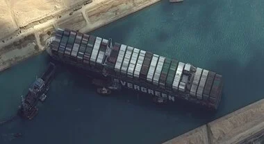 5859300_0820_canale_suez_nave