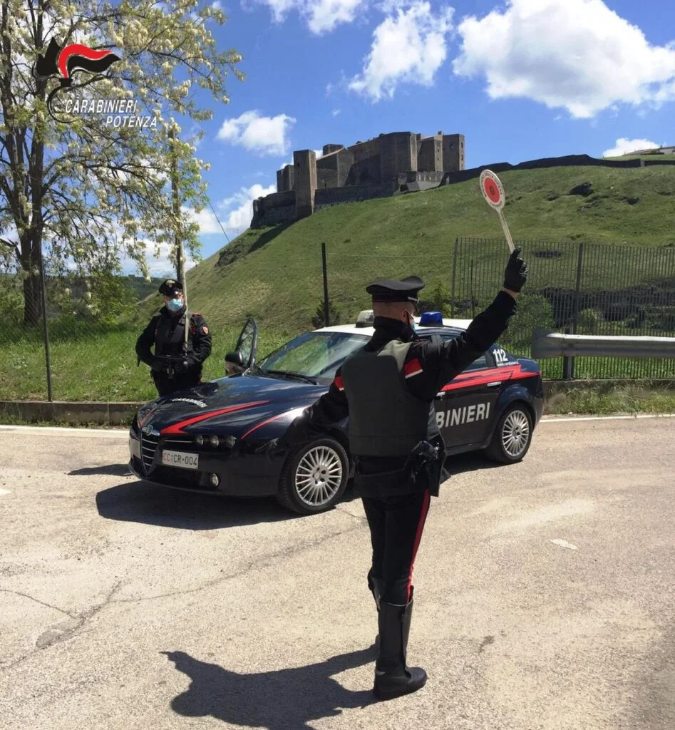 Melfi (PZ): Sorpreso in casa con una pistola clandestina, 75 proiettili e 50 grammi di cocaina. Arrestato dai Carabinieri.