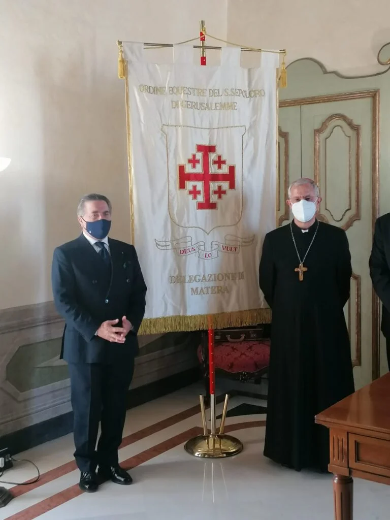 SANITARI E ASSOCIAZIONI DISTINTI NELLA LOTTA AL COVID PREMIATI DA MONSIGNOR CAIAZZO. INIZIATIVA DEL DR. DINO JULA