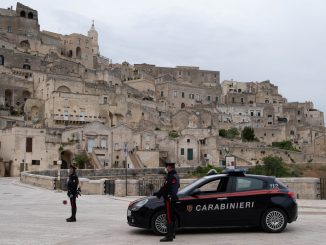 matera e provincia, controlli a tappeto dei carabinieri: 1 arresto, 15 persone denunciate, 3 segnalate alla prefettura per uso di stupefacenti e 4 sanzionate per violazione del “coprifuoco”.