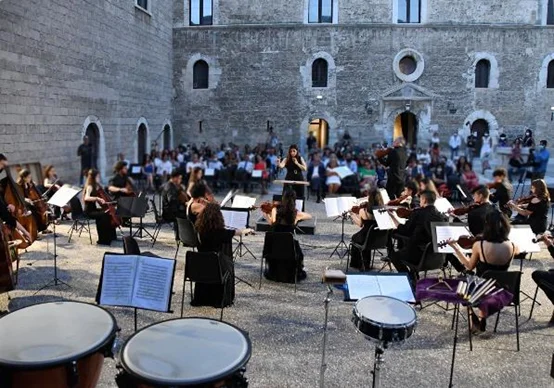 AL CASTELLO SVEVO DI BARI LE QUATTRO STAGIONI DI A. VIVALDI- AYSO STRING ORCHESTRA - DOMENICA 18 LUGLIO 2021 DALLE ORE 19.30