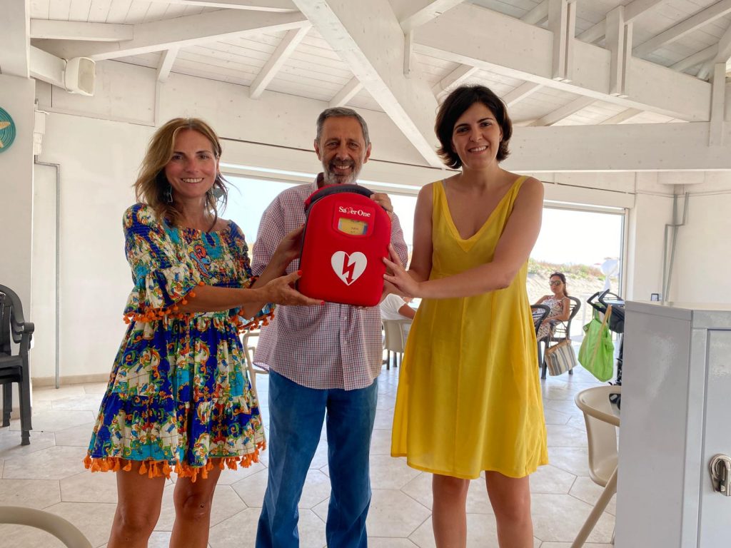 organizzazione volontariato gianfranco lupo dona a pisticci un defibrillatore da istallare a marina di pisticci 1 img 20210817 wa0003 radio laser news matera potenza puglia basilicata