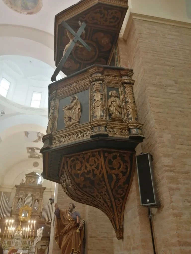 LA NOSTRA STORIA. Quel pulpito che ha fatto la storia della chiesa e che da tempo non si usa più