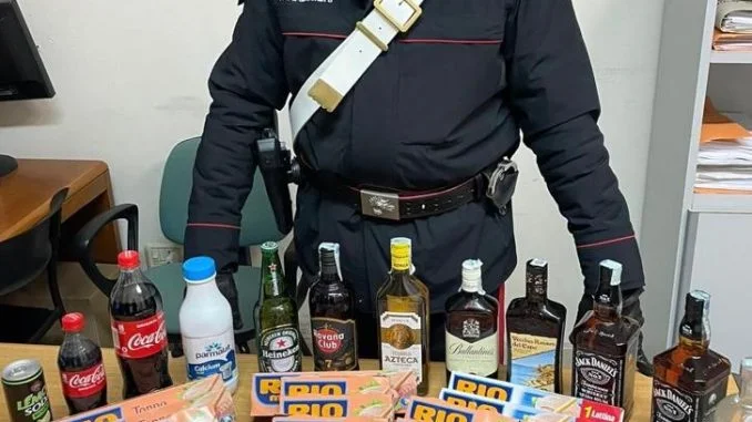 foto furto supermercato