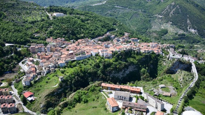 2 - VEDUTA AEREA DI VIETRI DI POTENZA - MAGGIO 2020