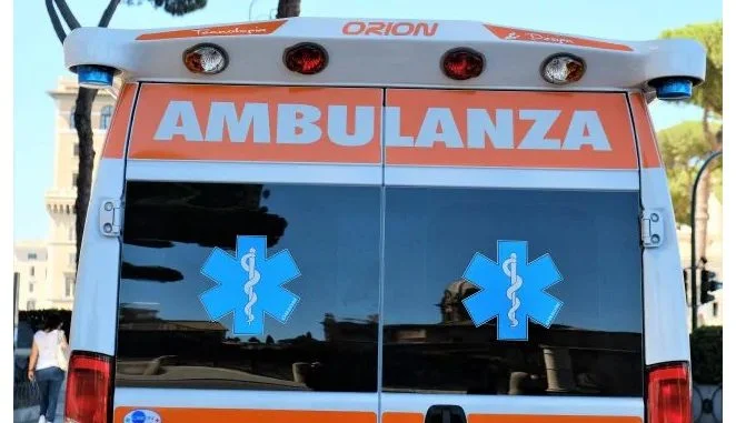 ambulanza-ambulanze-118-soccorsi-soccorritor