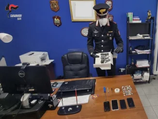 Modugno (BA): sequestrata dai Carabinieri una pistola con cinque colpi e 32 dosi di cocaina. Quattro arrestati.