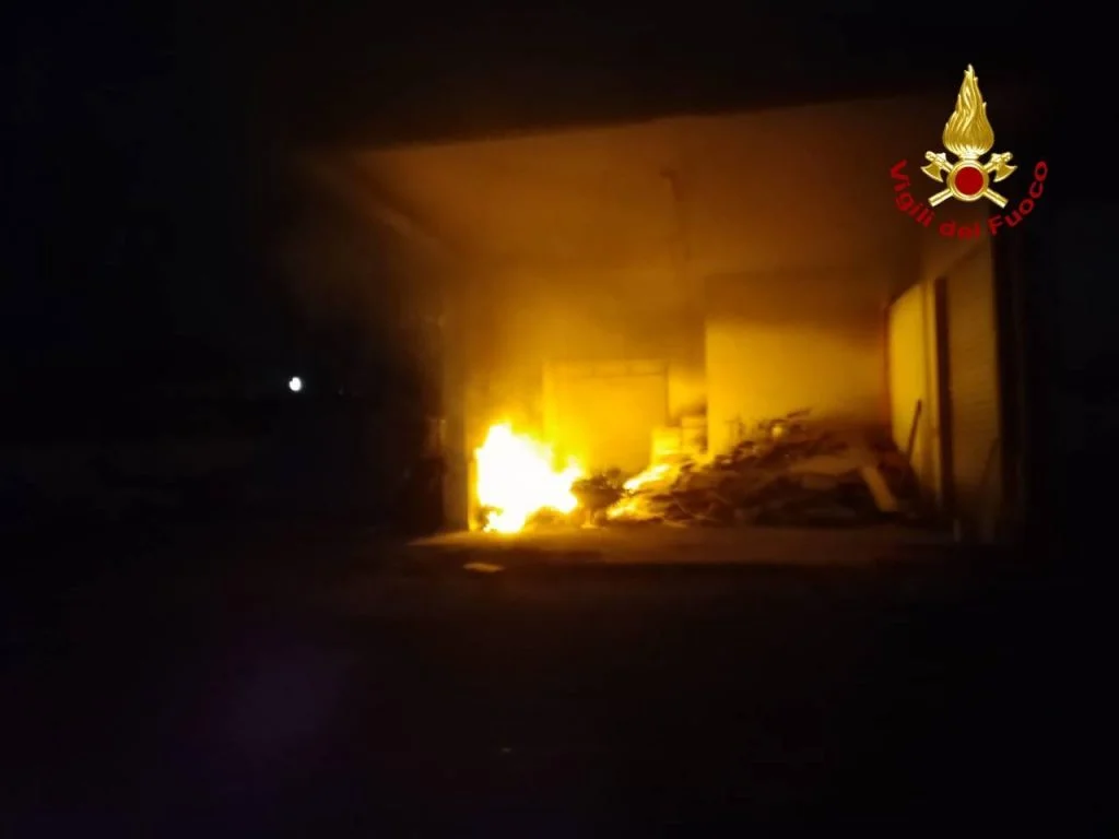 Incendio capannone Potenza