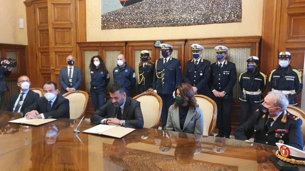Siglato questa mattina il protocollo tra Comune di Bari e Agenzia delle Accise, Dogane e Monopoli per la lotta alla contraffazione