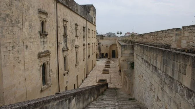 Attraverso il Castello - Lecce (7)