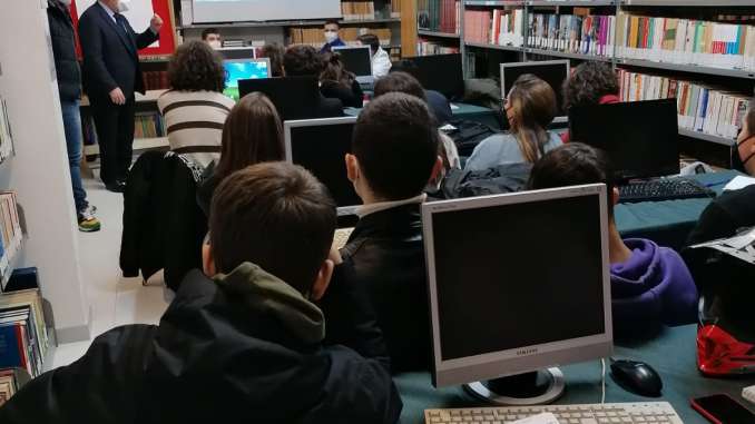 Foto Studenti al Monticello con dr. Salfi