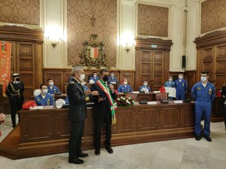 07 05 22 stasera la cerimonia per la pattuglia acrobatica delle frecce tricolori a palazzo di citta 1 radio laser news matera potenza puglia basilicata
