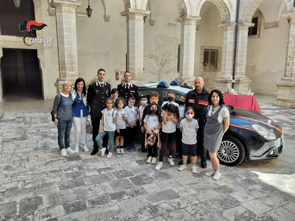 MONOPOLI (BA). PICCOLI CARABINIERI PER UN GIORNO. STUDENTI IN VISITA ALLA COMPAGNIA CARABINIERI DI MONOPOLI
