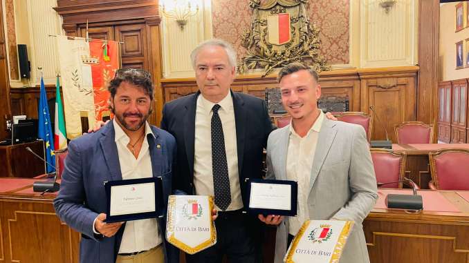 04-07-22 questa mattina il riconoscimento dell'amministrazione al tenente GdF Davide Lisco e al velista di Luna Rossa Fabrizio Lisco