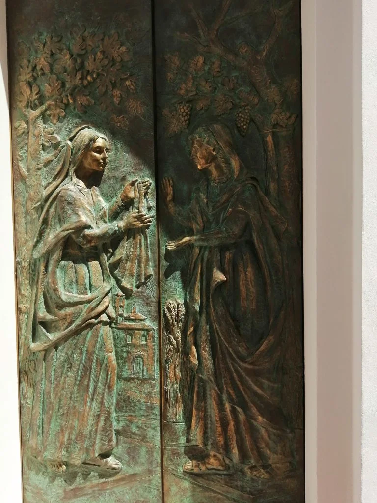 SABATO 2 LUGLIO FESTA MADONNA DI PICCHIONE CON INAUGURAZIONE NUOVO PORTONE IN BRONZO ARTISTA MARISA MARTINO