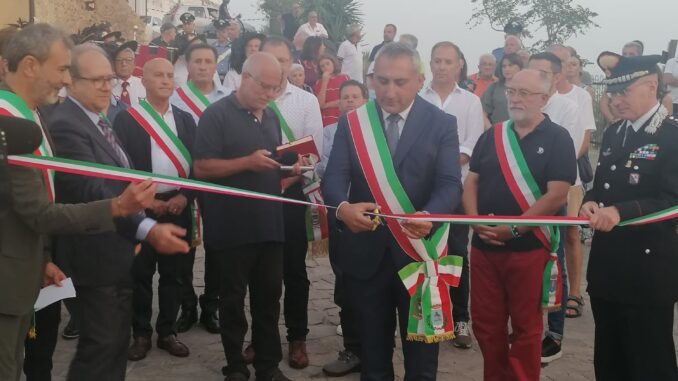 Taglio_nastro