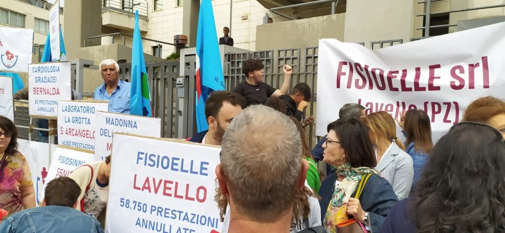 Aumenta il panico di lavoratori e pazienti, pressing alla seduta del consiglio regionale