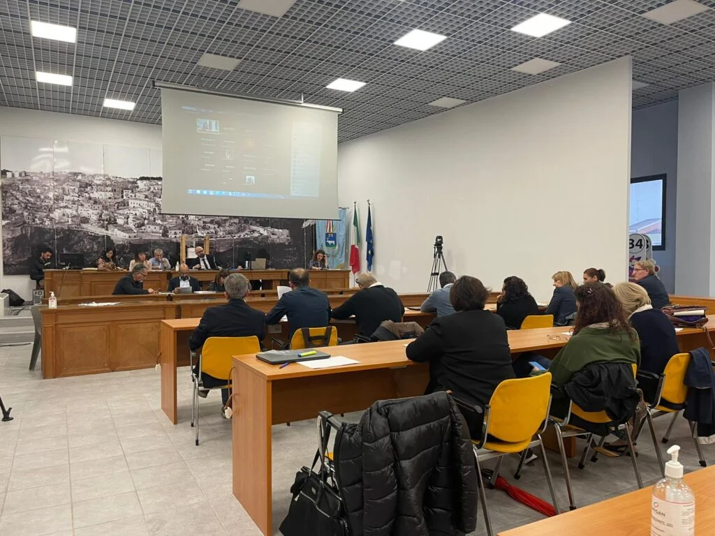 Comune di Matera, Maggioranza appesa a un filo, sindaco muto