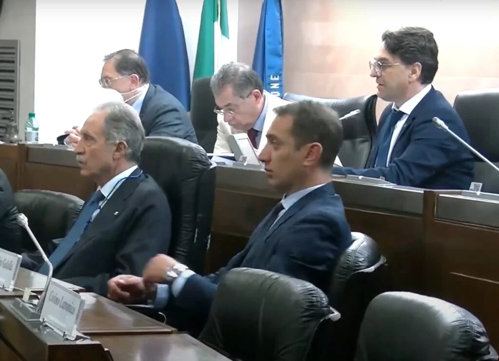 EMERGENZA SANITARIA: LA POLITICA HA ALTRO A CUI PENSARE? INTANTO LA BUROCRAZIA IMPERA MENTRE LE IMPRESE AFFOGANOL’opinione pubblica ha il diritto di sapere